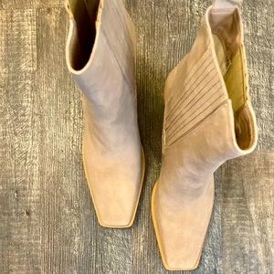 Vince Camuto Suede Chelsea Boots, Size 11, Truffle Taupe, Like New with box